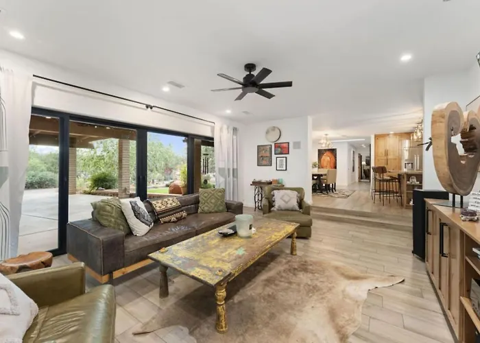 4br Retreat With Grotto Style Pool And Hot Tub