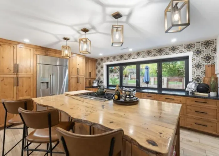 4br Retreat With Grotto Style Pool And Hot Tub *