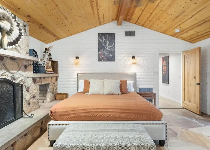 4br Retreat With Grotto Style Pool And Hot Tub