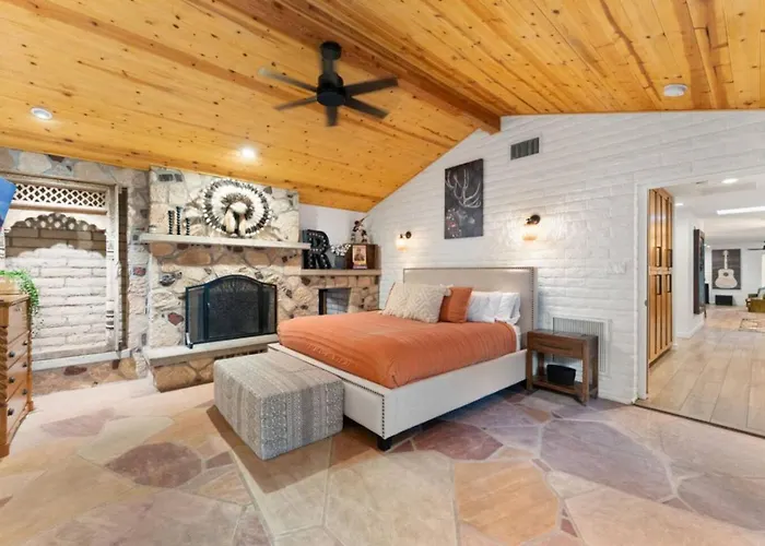 4br Retreat With Grotto Style Pool And Hot Tub Holiday home *