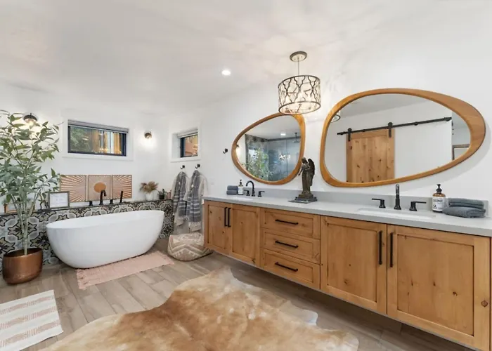 4br Retreat With Grotto Style Pool And Hot Tub *