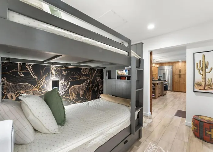 Holiday home 4br Retreat With Grotto Style Pool And Hot Tub Sedona