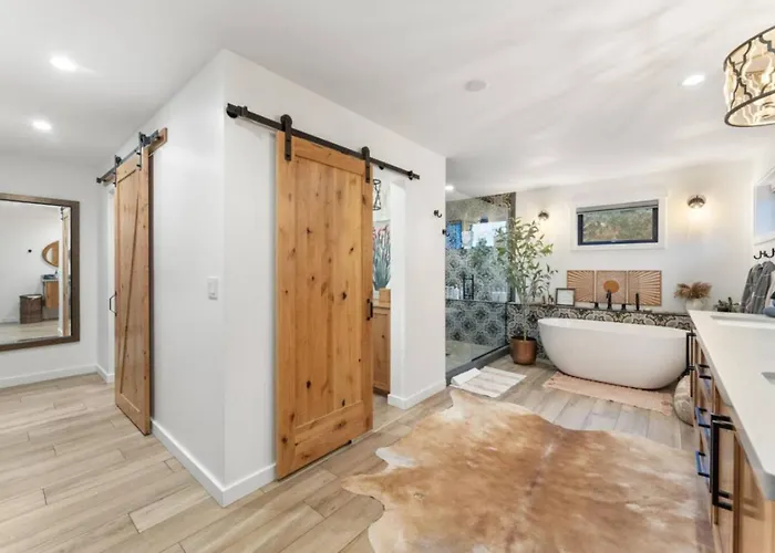 4br Retreat With Grotto Style Pool And Hot Tub Holiday home *