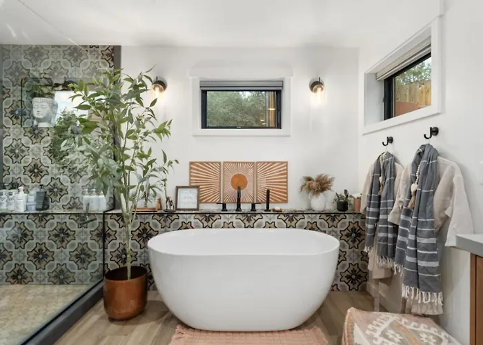 Holiday home 4br Retreat With Grotto Style Pool And Hot Tub Sedona