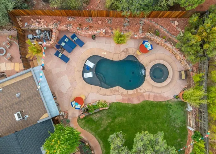 4br Retreat With Grotto Style Pool And Hot Tub *