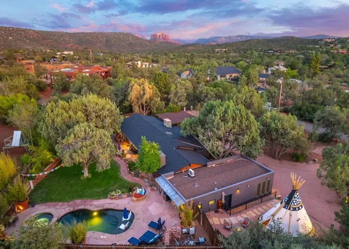 4br Retreat With Grotto Style Pool And Hot Tub Holiday home *